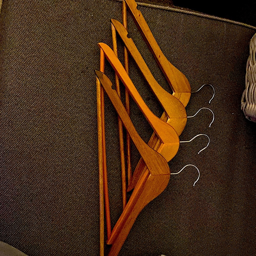 4 pack of beautiful Wooden hangers!